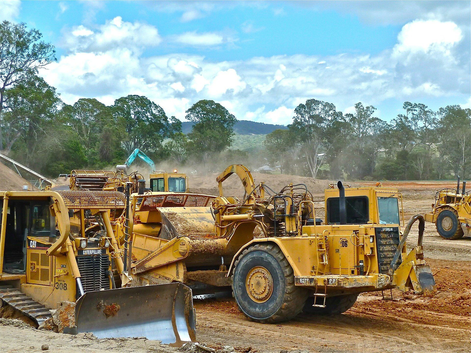 bulldozer-410115_1920